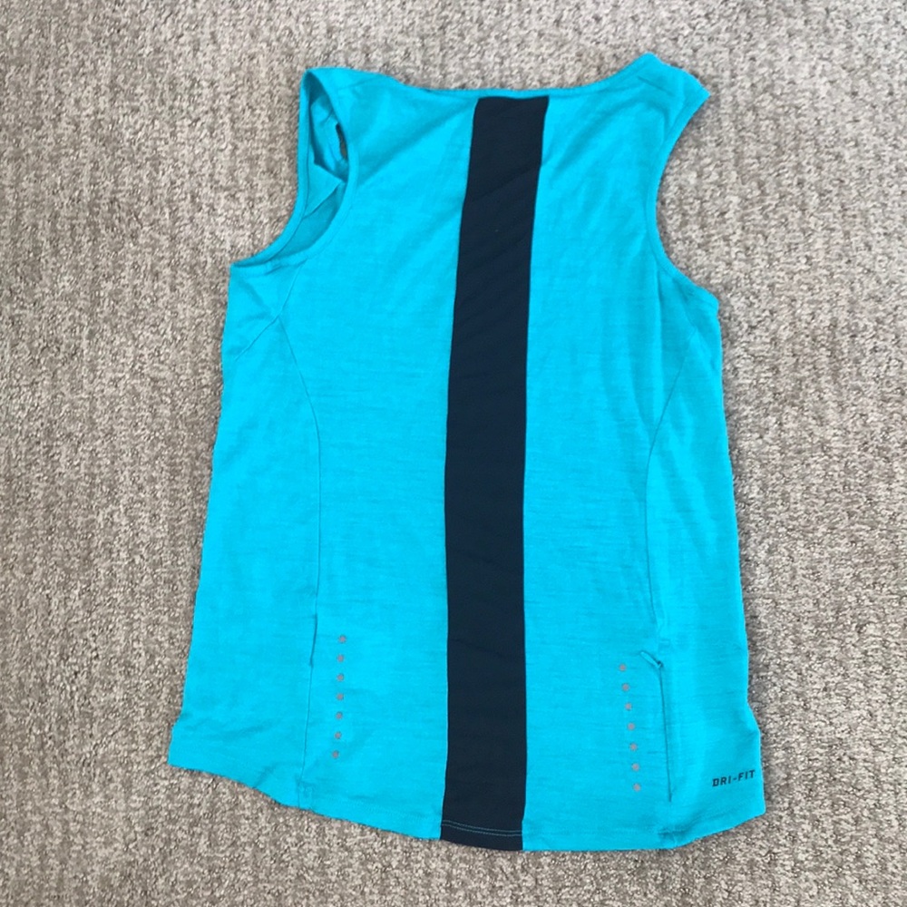 Nike workout tank top - Picture 2 of 2